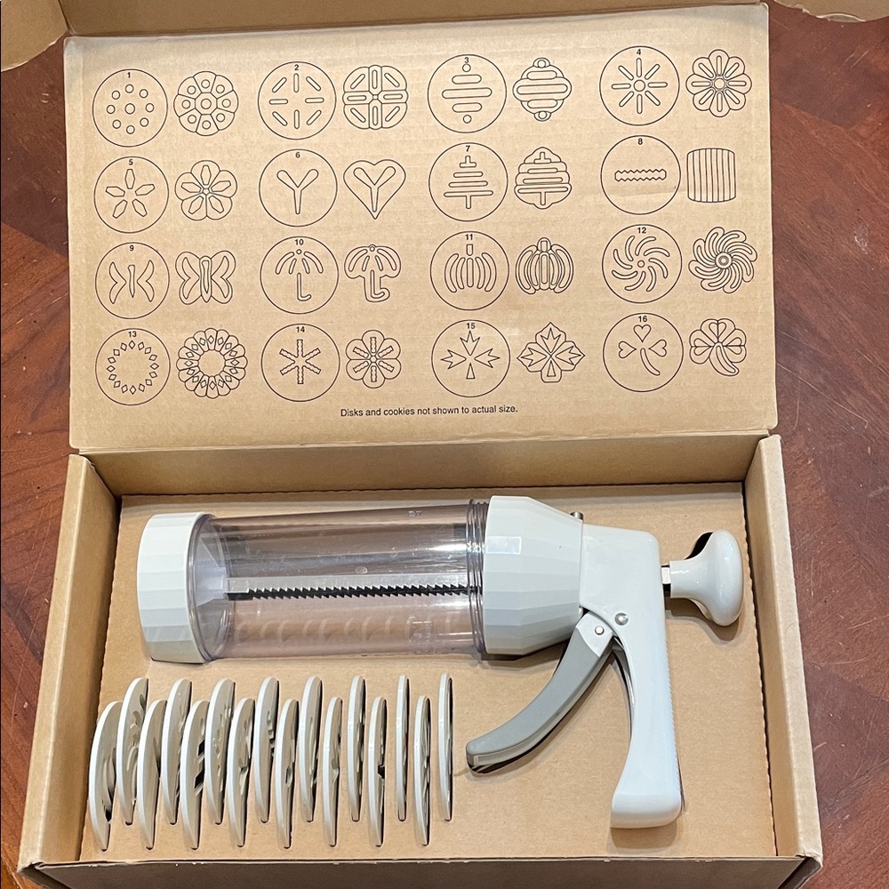 The Pampered Chef White Cookie Press Set